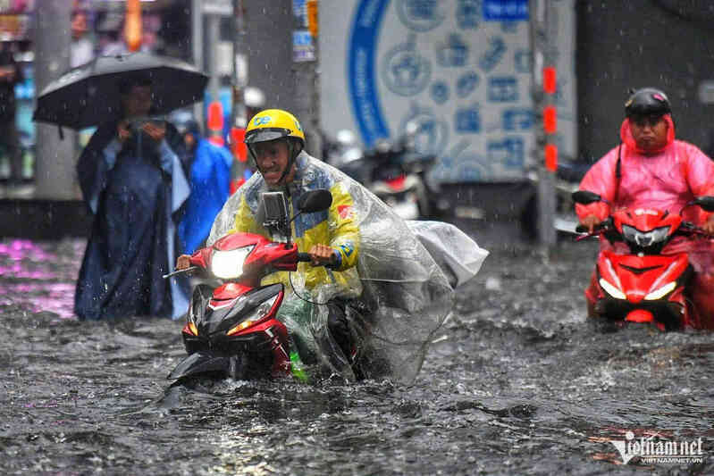 Dự báo thời tiết 9/6/2025: Miền Bắc mưa lớn dồn dập, cường suất đến 100mm/3 giờ
