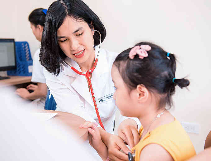 Nguyên nhân trẻ dễ chảy máu cam mùa hè