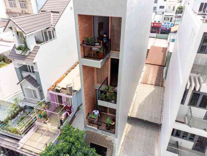 Nhà phố có đủ bể bơi, vườn cây