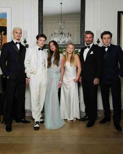 Ồn ào bủa vây gia đình Victoria - Beckham