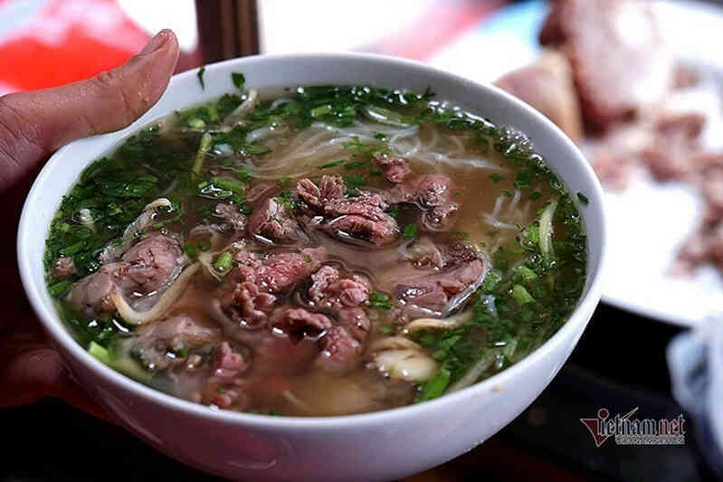 Bát bún, phở đồng loạt tăng 5.000 đồng, chủ quán nói do hành, thịt, cua đều gánh thêm thuế