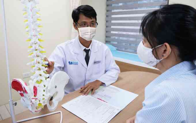 Đi bộ giúp giảm đau lưng