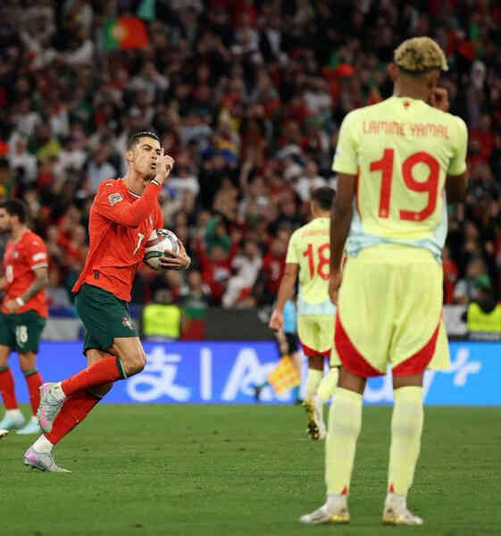 Ghi bàn vào lưới Tây Ban Nha, Ronaldo lập kỷ lục độc nhất