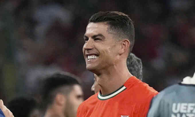 Ronaldo không dám nhìn loạt đá luân lưu