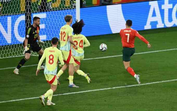 Ronaldo: `Nếu gãy chân vì Bồ Đào Nha, tôi cũng chấp nhận`