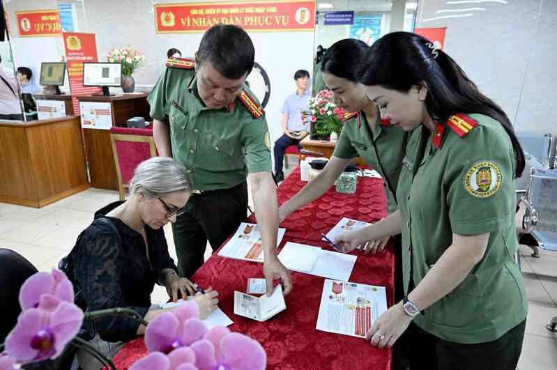 Bộ Công an cấp tài khoản định danh cho người nước ngoài cư trú tại Việt Nam