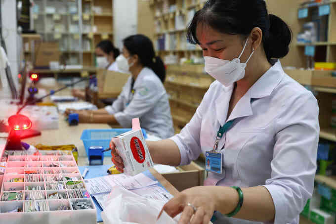 Chờ `dài cổ` mỗi lần tái khám lấy thuốc BHYT