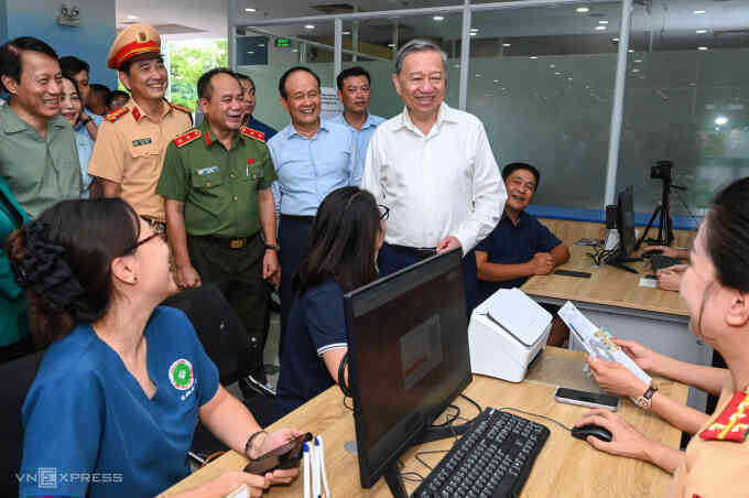 `Công chức phải chuyển từ làm hết trách nhiệm sang làm đến nơi đến chốn`