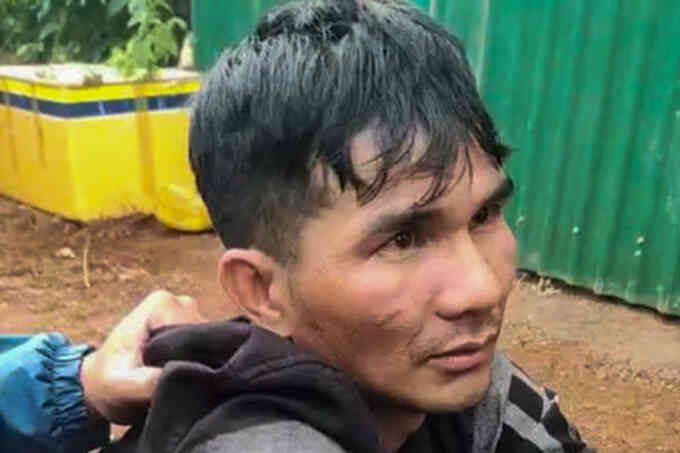 Cướp dây chuyền của bé gái đang đi bộ