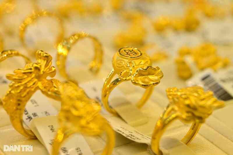 Giá vàng tăng tiến sát 121 triệu đồng/lượng