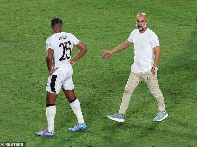 HLV Pep Guardiola tuyên bố bất ngờ khi Man City thua sốc