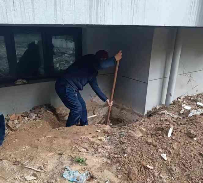 Kiện đòi trả nhà mới mua vì đào ra hài cốt trong sân