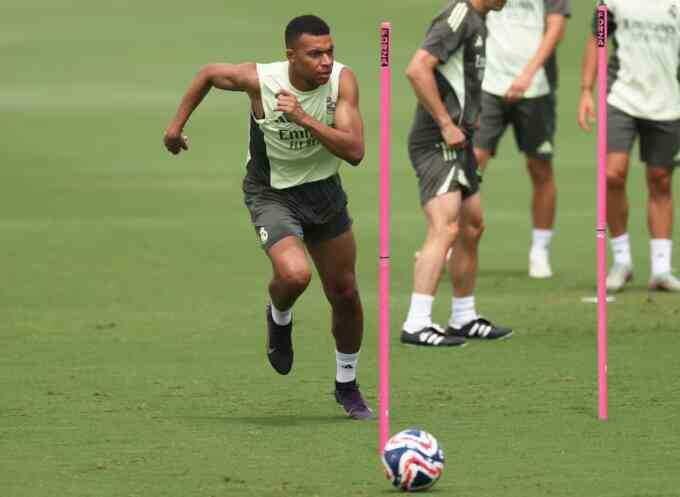 Mbappe tái xuất trước Juventus