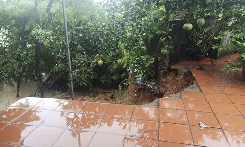 Phát hiện sạt lở ven sông Cầu ở Bắc Giang, khẩn trương sơ tán người dân