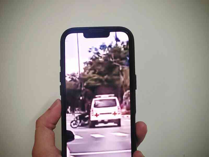 Xác minh clip xe cứu thương va chạm với xe máy tại giao lộ ở TPHCM