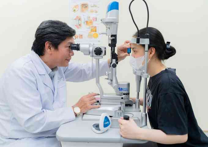 Hết cận sau 14 năm đeo kính