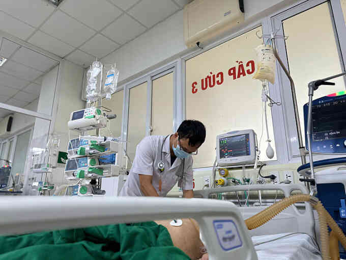 Liệt toàn thân sau mũi tiêm giảm đau cổ vai gáy