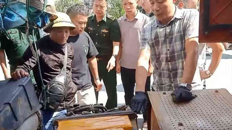 Số lượng khủng hơn 2,3 tạ kim loại quý giấu chỗ hiểm trên xe chở nông sản