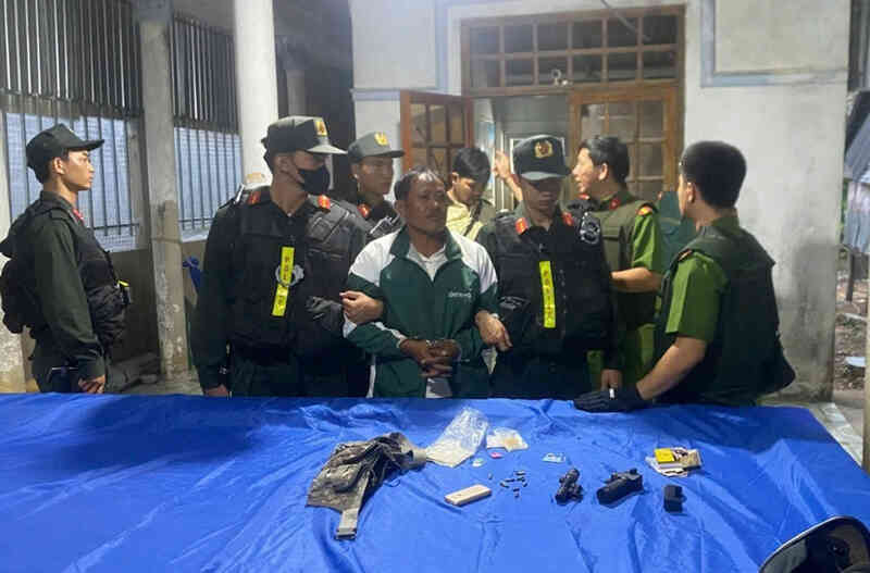 Bắt đối tượng hành hung vợ con, bắn trọng thương trung tá công an