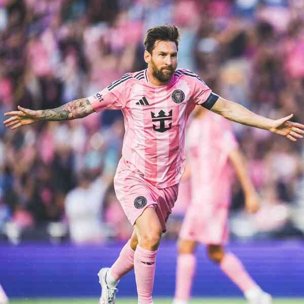 Messi lập cú đúp qua 5 trận MLS liên tiếp