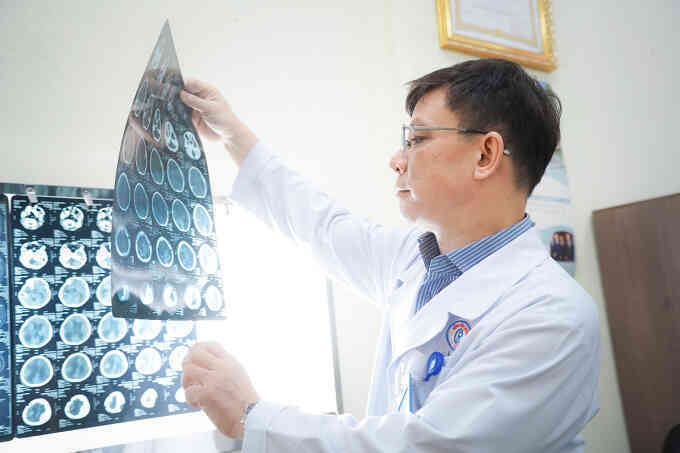 67 ngày cứu chữa bé trai bị nhánh cây rơi trúng đầu