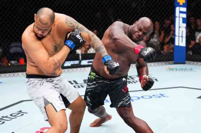 Derrick Lewis tái xuất UFC, thắng knock-out sau 35 giây