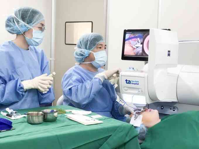 Thoát cận sau hơn 20 năm đeo kính