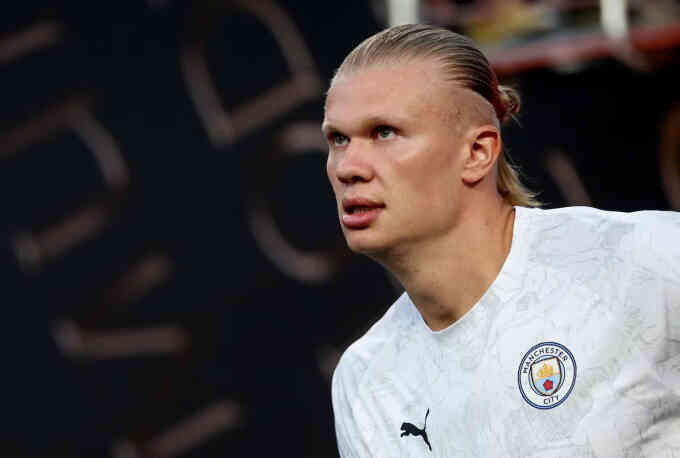 Man City vượt Man Utd ở hợp đồng tài trợ áo đấu