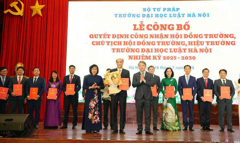 PGS.TS Tô Văn Hòa làm Hiệu trưởng Trường ĐH Luật Hà Nội
