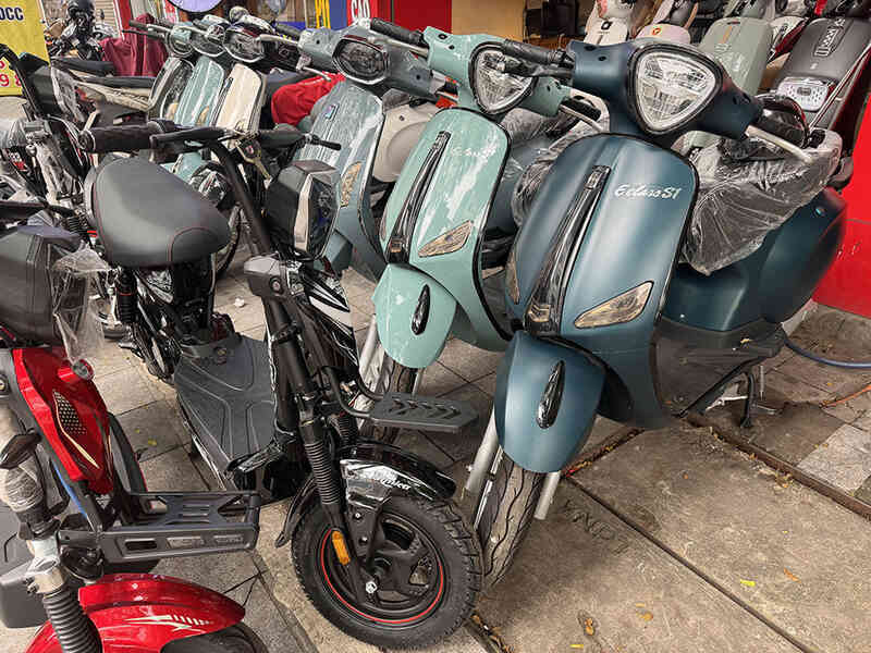 Xe máy điện ‘giá nào cũng có’, hàng Trung Quốc rẻ nhưng người mua thờ ơ