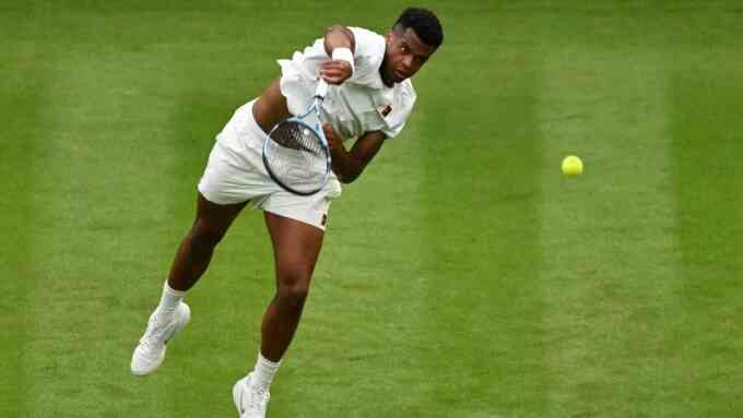 Bí mật trong những cú giao bóng mạnh nhất trên sân tennis