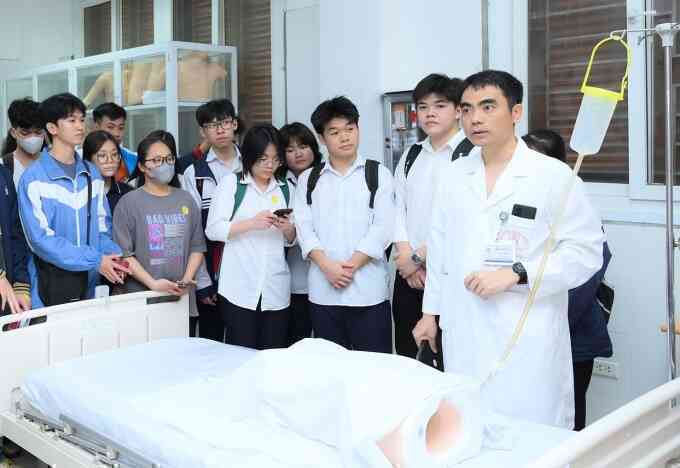 Biến động điểm chuẩn Đại học Y Hà Nội ba năm gần đây
