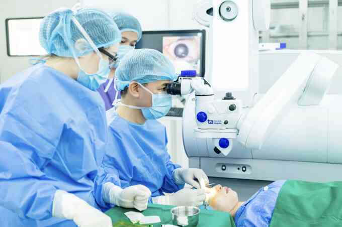 Hết cận và loạn thị sau mổ mắt