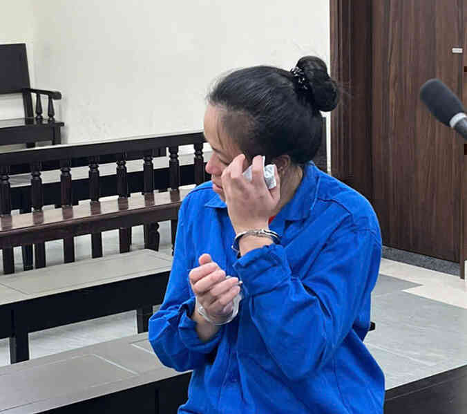 Nữ `trung tá tình báo` dỏm lừa tình thầy giáo