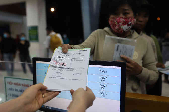 BHYT 100%, vì sao người bệnh vẫn phải đóng thêm tiền?