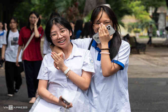 Hai trường công lập mới tuyển 900 học sinh trượt lớp 10