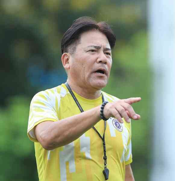 HLV Hà Nội FC: ‘Nhiều cầu thủ Việt Nam quá thỏa mãn với hiện tại’