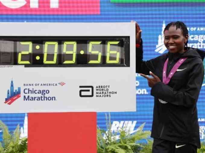 Kỷ lục gia marathon nữ bị đình chỉ thi đấu vì doping