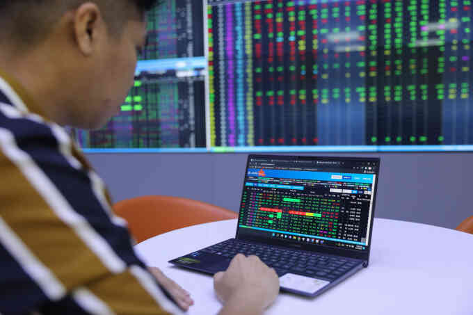 Lãi đậm nhờ `sóng` cổ phiếu bất động sản