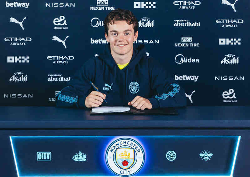 Man City ký hợp đồng với `đàn em` Haaland