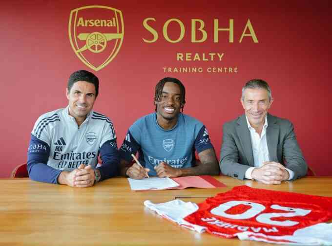 Arsenal ra mắt Madueke