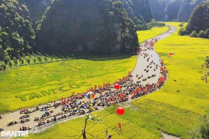Bác thông tin ~du khách mắc kẹt trong cơn dông ở Tam Cốc~