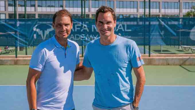 Federer thăm học viện quần vợt Nadal