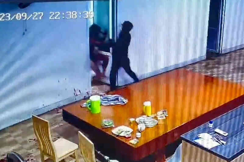 Bị chồng cũ siết cổ chết vì kể lại chuyên yêu đương với nhiều người