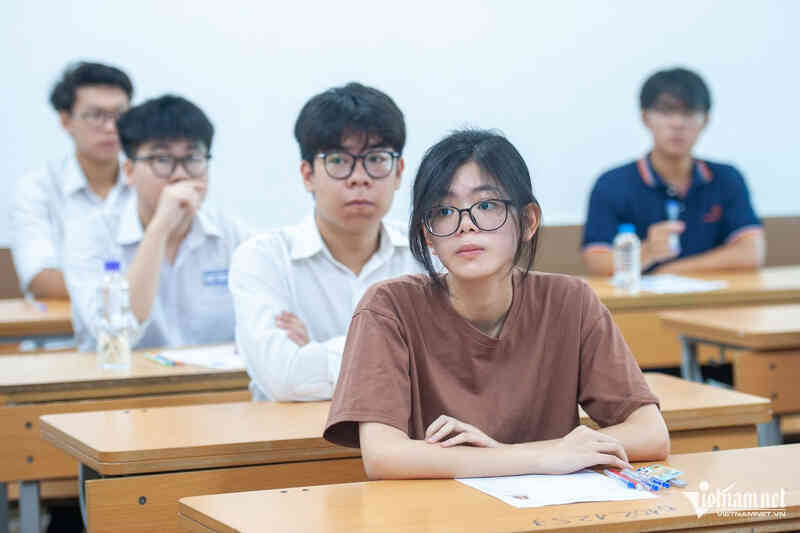Đề Tiếng Anh thi tốt nghiệp THPT 2025 đo năng lực hay tạo áp lực?