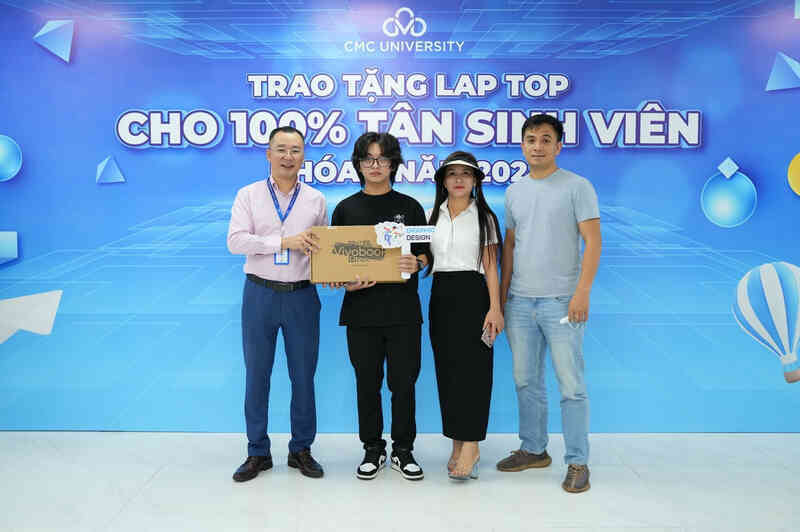 Trường Đại học CMC dành quỹ học bổng 96 tỷ đồng, tặng laptop cho tân sinh viên