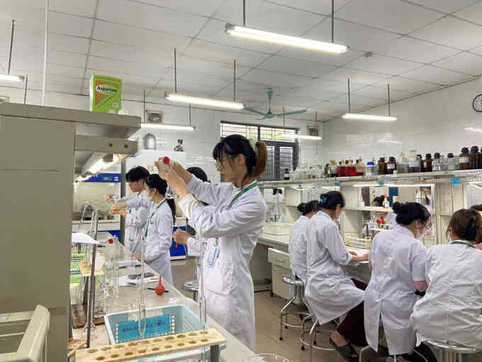 Biến động điểm chuẩn ba năm qua của Đại học Dược Hà Nội