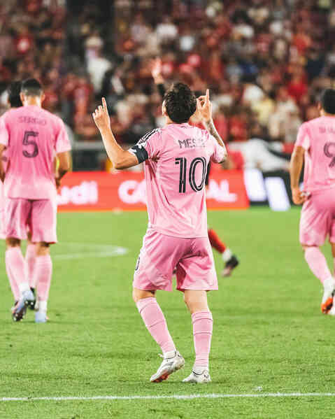 Messi thăng hoa rực rỡ, Inter Miami thắng trận `rửa mặt`