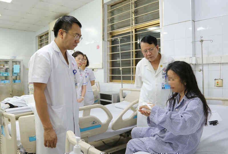 Vụ lật tàu du lịch: Bệnh viện bật báo động đỏ, huy động 150 y bác sĩ cấp cứu thảm họa