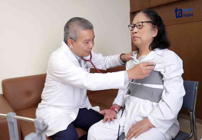 Biến chứng nhiễm trùng phá hỏng van tim nhân tạo của người phụ nữ